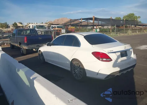 2016 Mercedes-Benz C 300 Luxury/Sport из США, поврежденный, VIN 55SWF4JB8GU122549